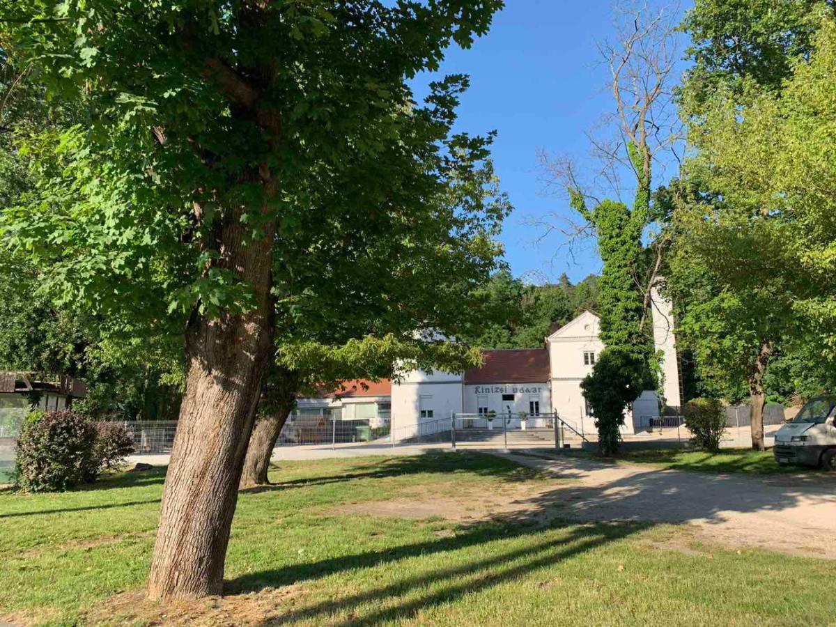 Kinizsi Udvar Apartmanhaz Balatonboglar Exterior photo