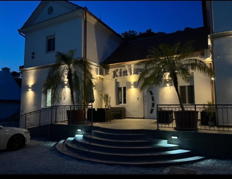 Kinizsi Udvar Apartmanhaz Balatonboglar Exterior photo