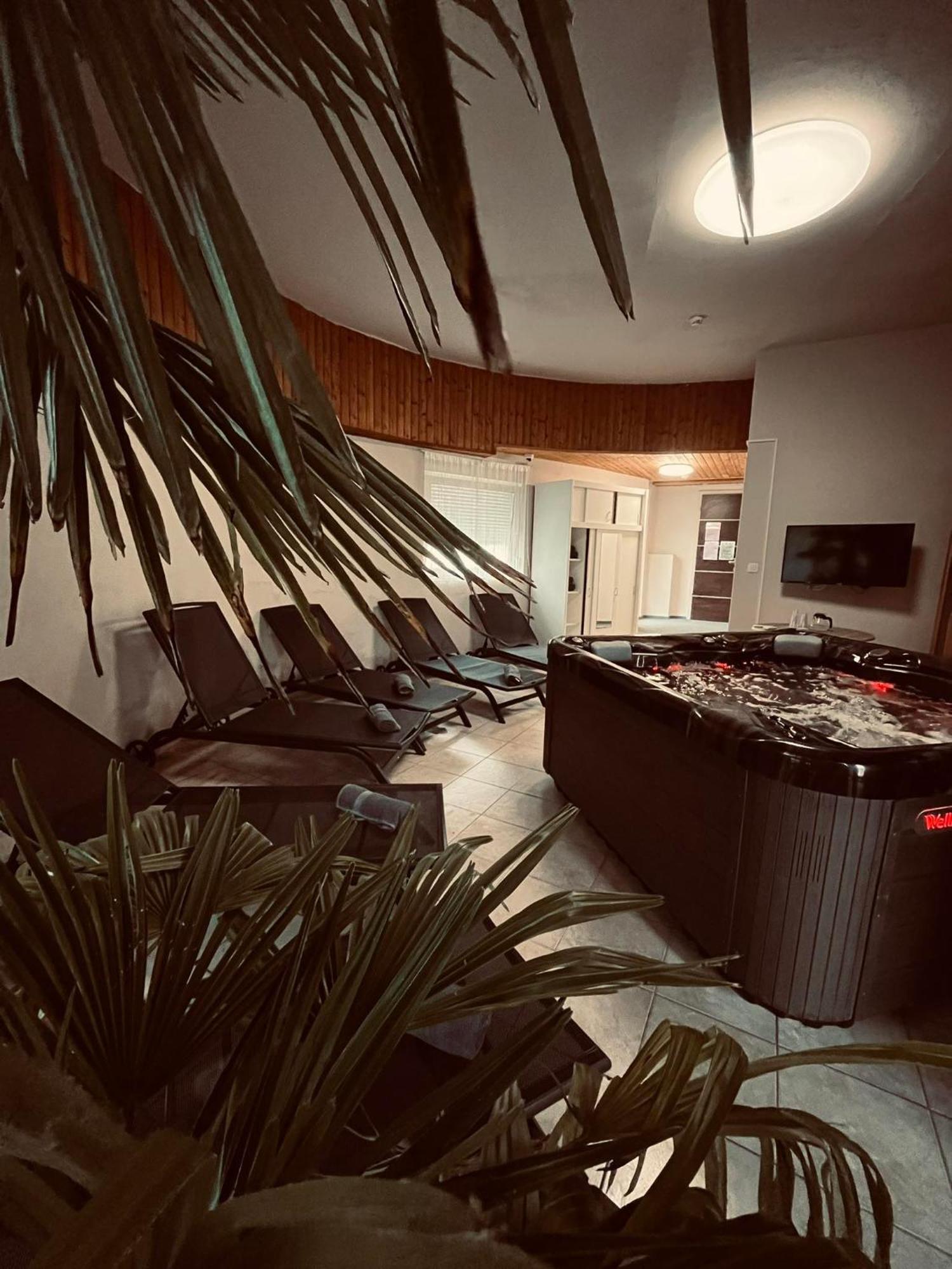Kinizsi Udvar Apartmanhaz Balatonboglar Exterior photo